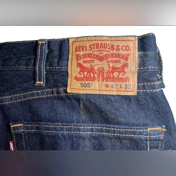Levi’s Jeans Mens 42 X 32 Blue Denim 505 Straight Leg Dark Wash American - Picture 4 of 6